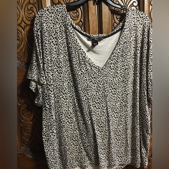Victoria Secret Cheetah Top. - Picture 5 of 8
